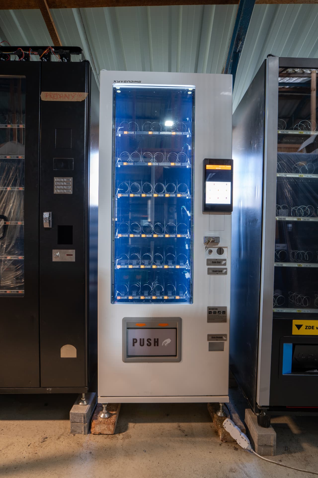 Nový automat ReVend 6 LCD s dotykovým terminálom