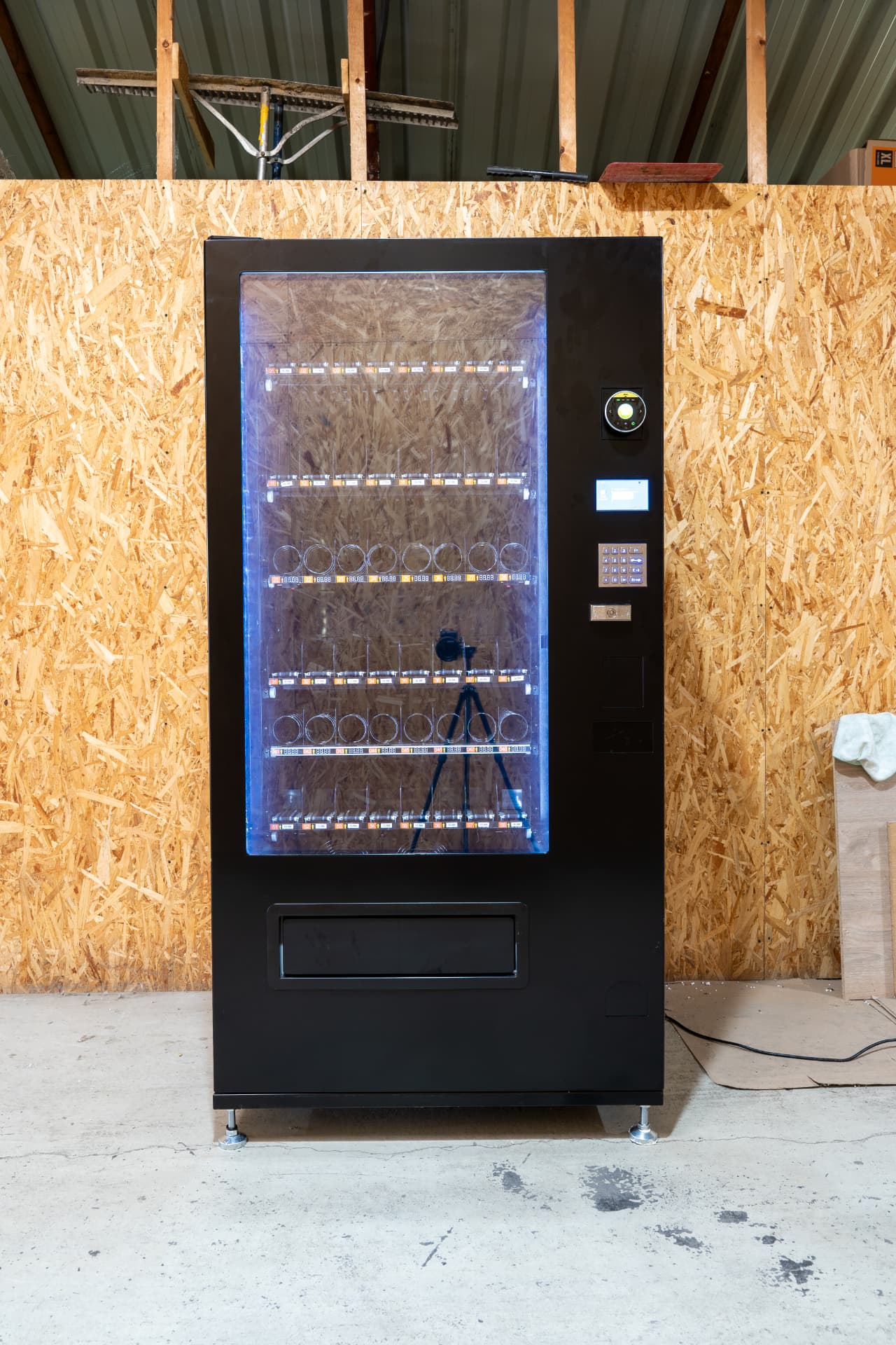 Nový automat ReVend DLE 8 s výťahom