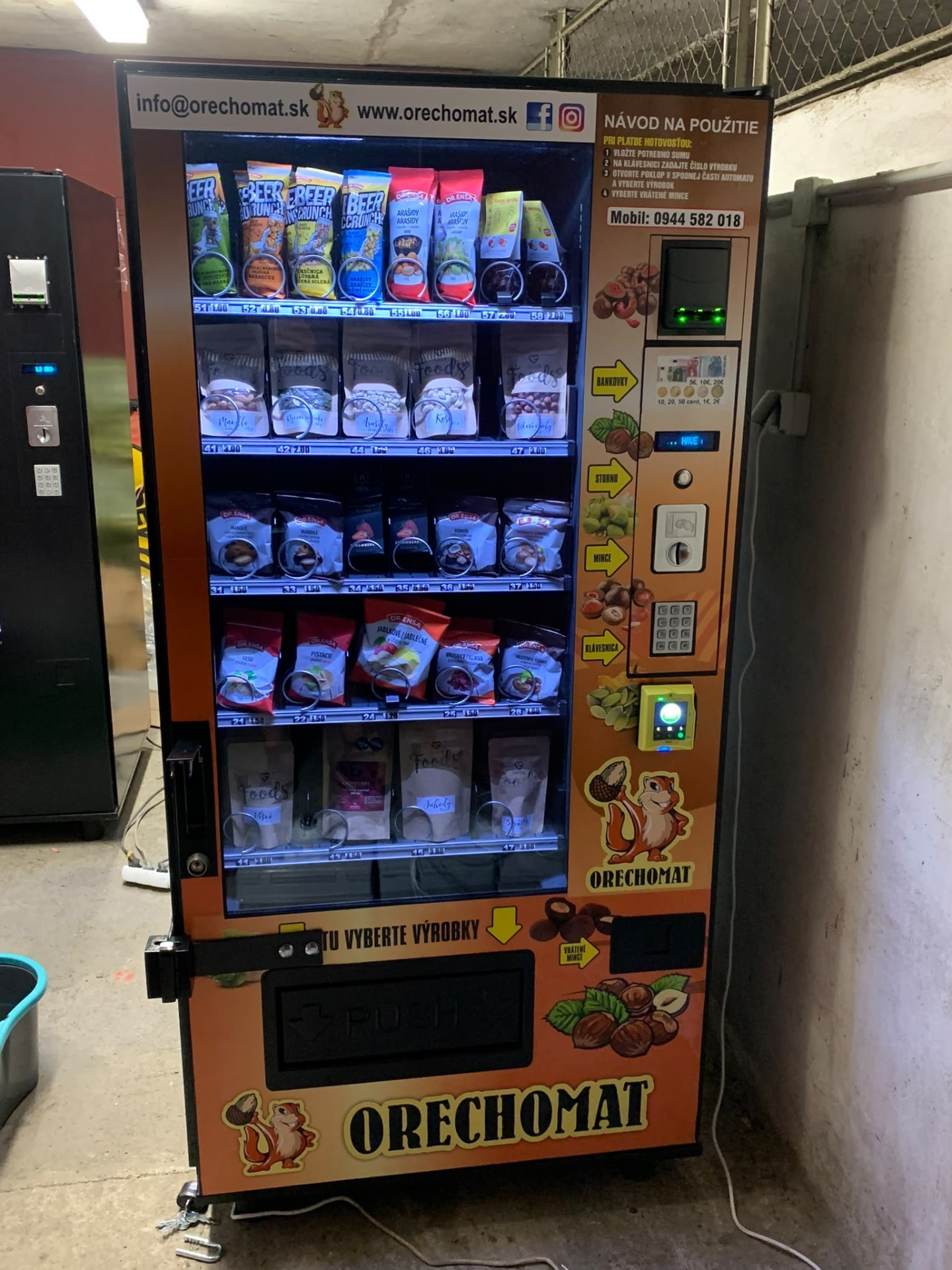 Orechomat automat na orechy v interiéri