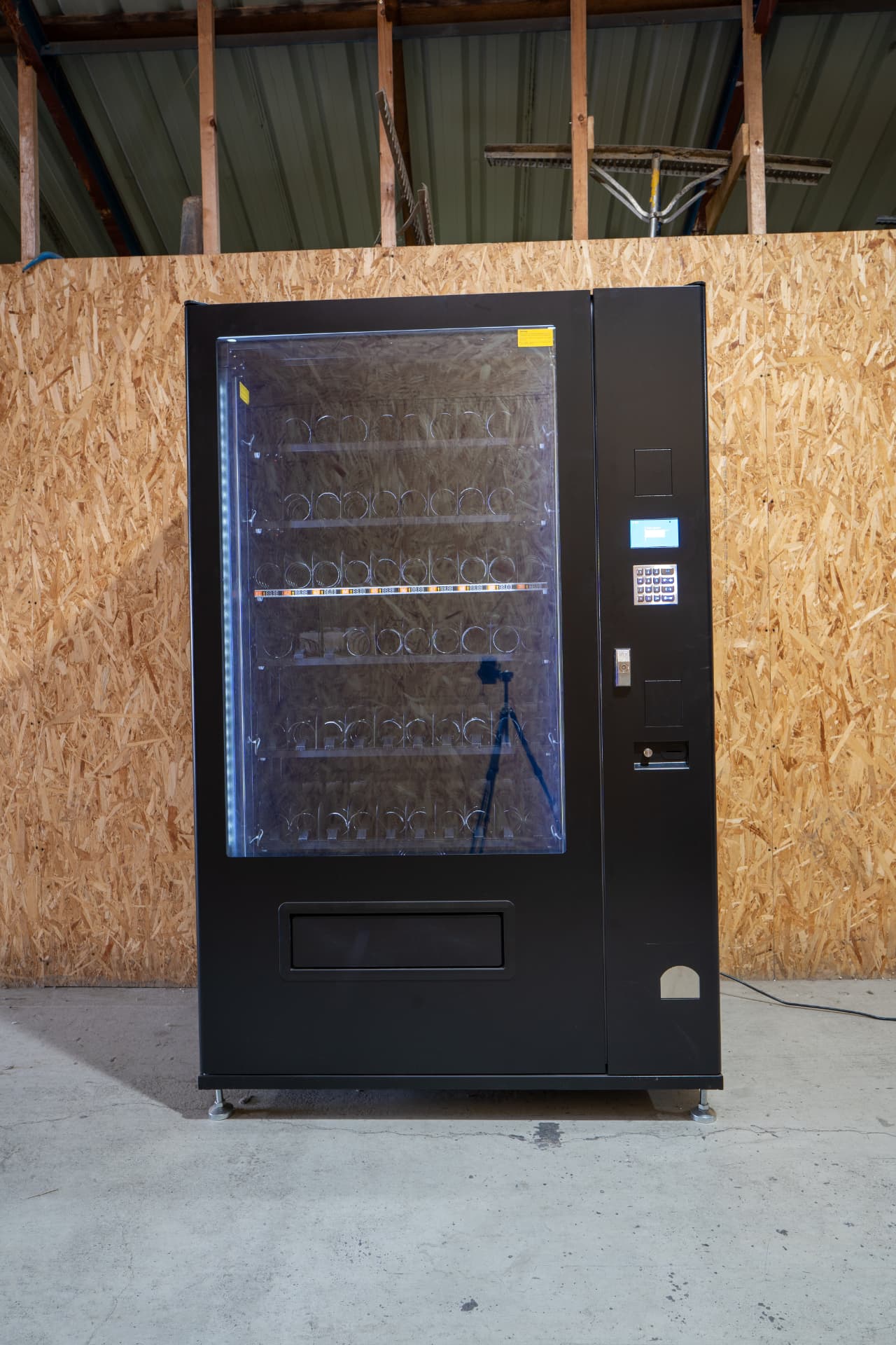 Nový automat ReVend 10 L s výťahovým systémom